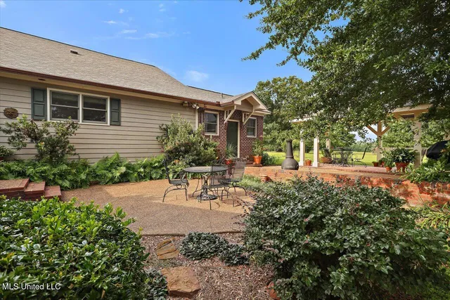 $1,850,000 | 499 Breakwater Drive, Benton, MS 39039