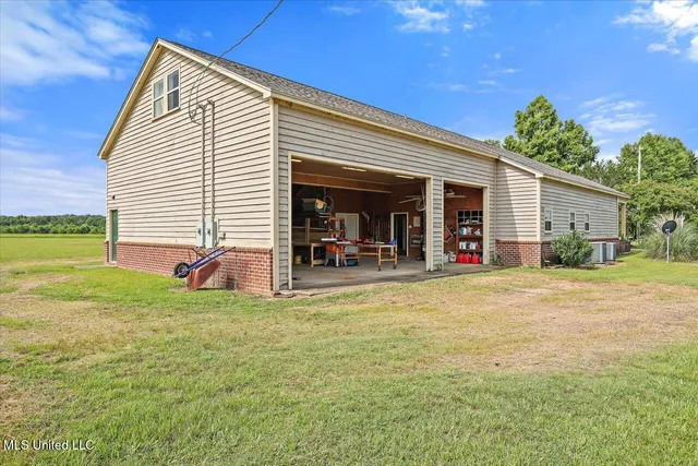 $1,850,000 | 499 Breakwater Drive, Benton, MS 39039