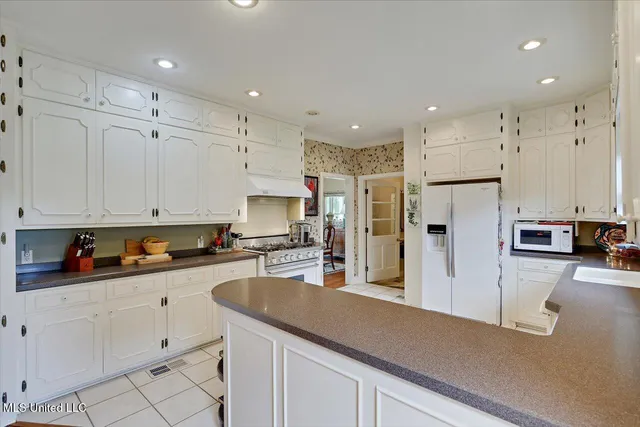 $1,850,000 | 499 Breakwater Drive, Benton, MS 39039