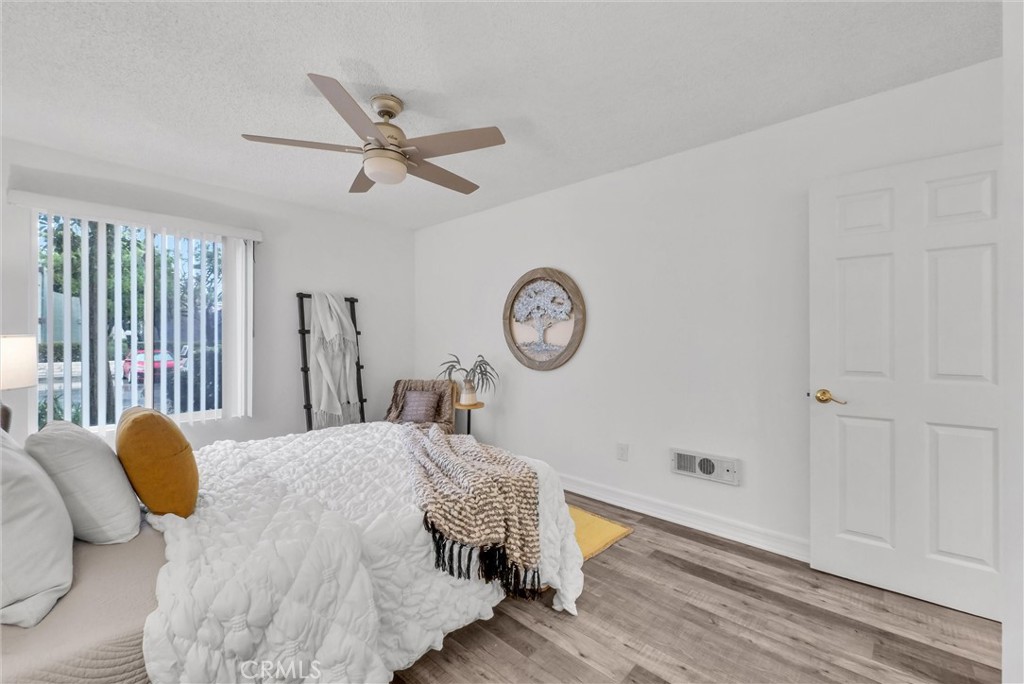 1030 West MacArthur Boulevard, Unit 5 Santa Ana, CA 92707 - Photo 17 of 26 a bedroom with a bed and a chandelier