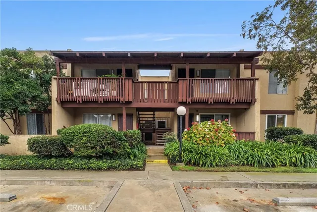$405,000 | 1030 West MacArthur Boulevard, Unit 5, Santa Ana, CA 92707