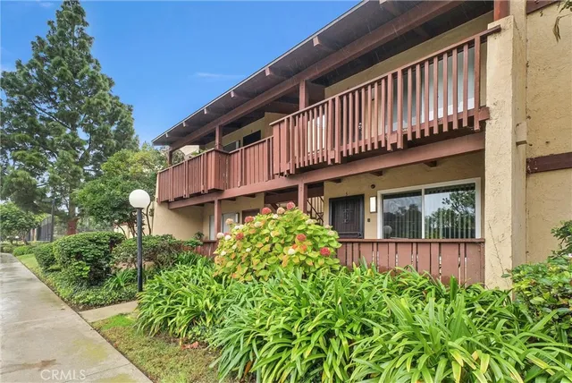$405,000 | 1030 West MacArthur Boulevard, Unit 5, Santa Ana, CA 92707