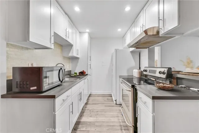 $405,000 | 1030 West MacArthur Boulevard, Unit 5, Santa Ana, CA 92707