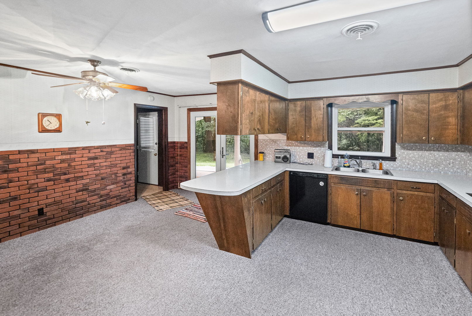 414 Gilliland Road Walnut Hill, IL 62893 - Photo 13 of 50