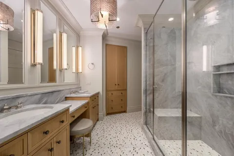 $2,999,000 | 2550 North Lakeview Avenue, Unit N1904, Chicago, IL 60614
