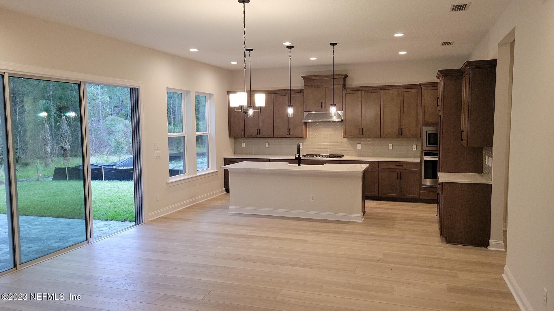 478 Hillendale Circle St. Johns, FL 32259 - Photo 9 of 26 4. Gourmet Kitchen and Casual Dining