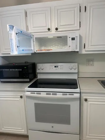$2,300 | 1541 South Ocean Boulevard, Unit 415, Lauderdale-by-the-Sea, FL 33062
