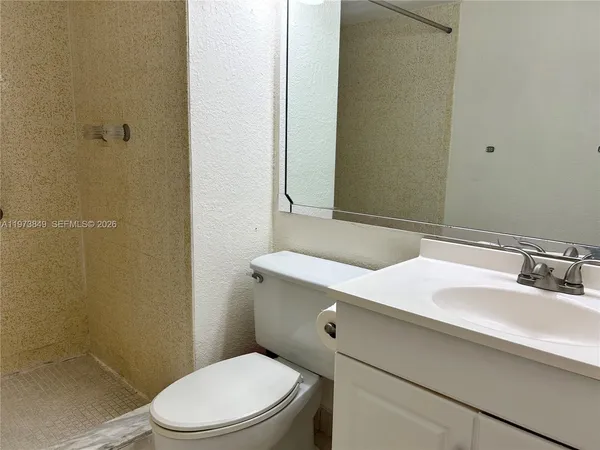 $2,300 | 1541 South Ocean Boulevard, Unit 415, Lauderdale-by-the-Sea, FL 33062