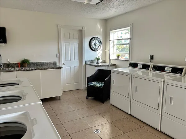 $2,300 | 1541 South Ocean Boulevard, Unit 415, Lauderdale-by-the-Sea, FL 33062