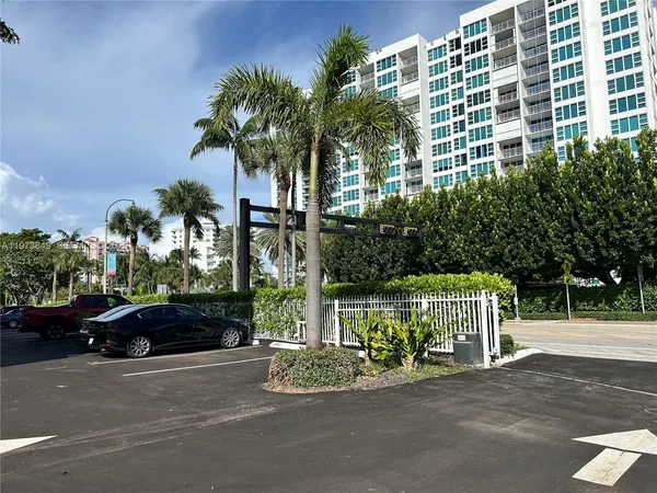 $2,300 | 1541 South Ocean Boulevard, Unit 415, Lauderdale-by-the-Sea, FL 33062