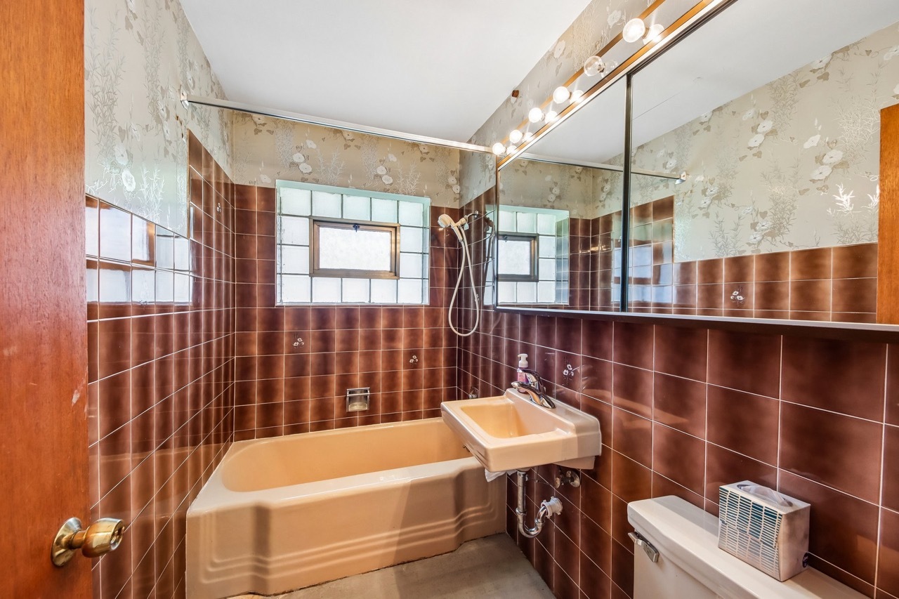 418 Highland Road Willowbrook, IL 60527 - Photo 26 of 44