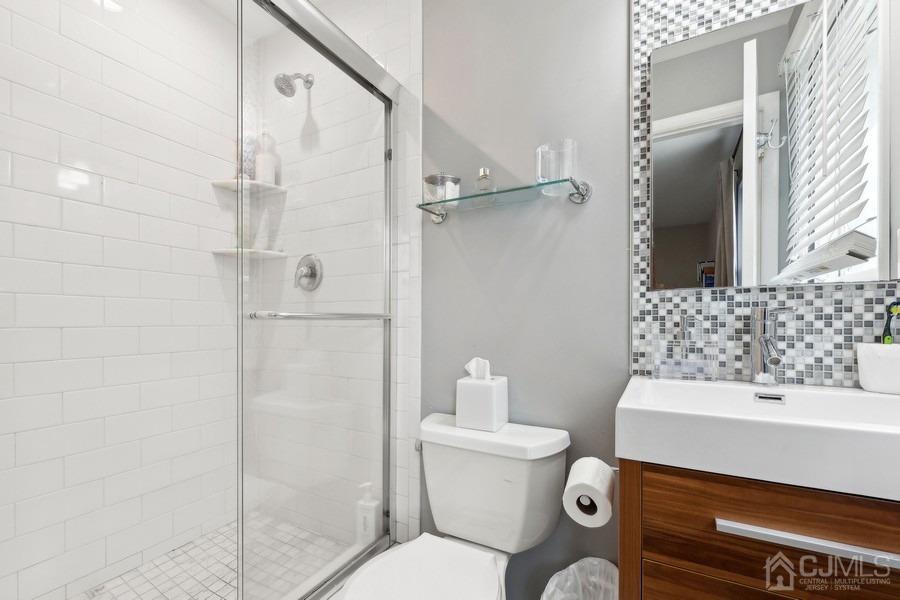 17 Ryan Road Edison, NJ 08817 - Photo 14 of 22 Gallery Image 14