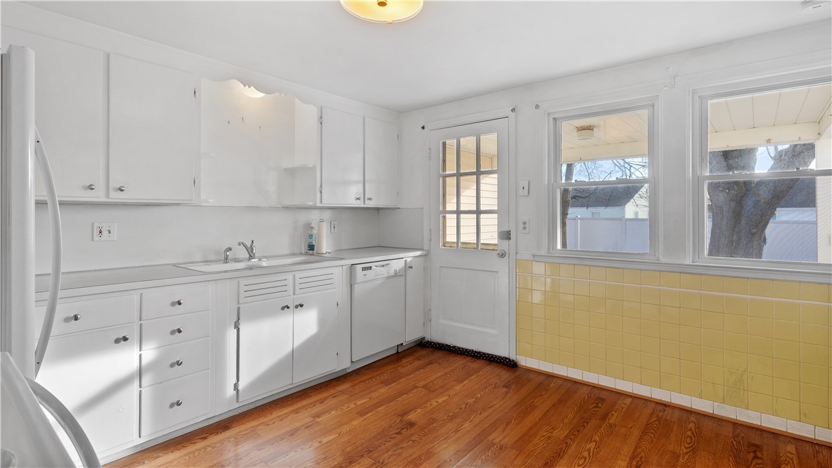 24 Elm Circle Cranston, RI 02920 - Photo 4 of 22