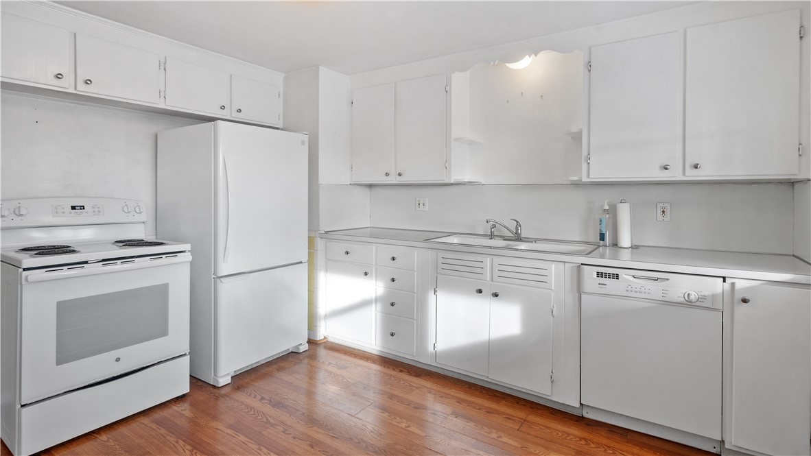 24 Elm Circle Cranston, RI 02920 - Photo 5 of 22