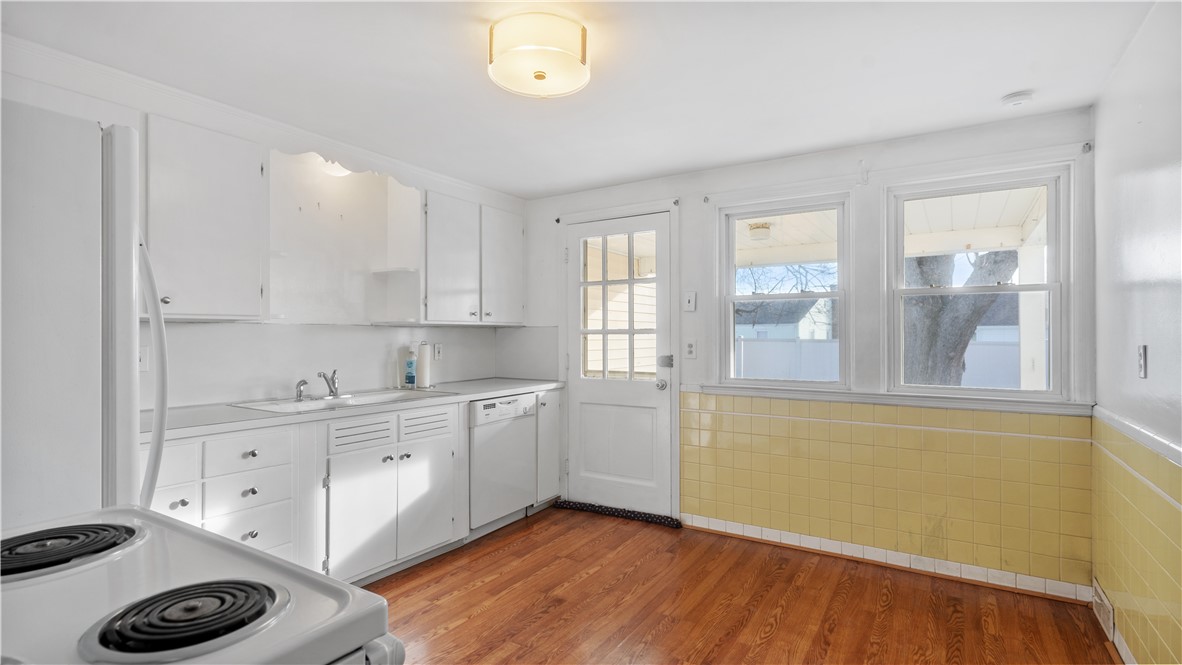 24 Elm Circle Cranston, RI 02920 - Photo 6 of 22