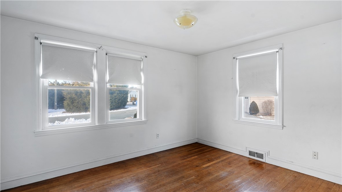 24 Elm Circle Cranston, RI 02920 - Photo 7 of 22