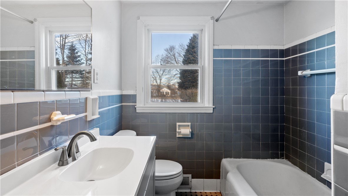 24 Elm Circle Cranston, RI 02920 - Photo 8 of 22