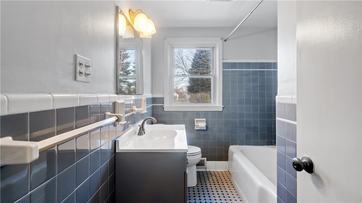 24 Elm Circle Cranston, RI 02920 - Photo 9 of 22