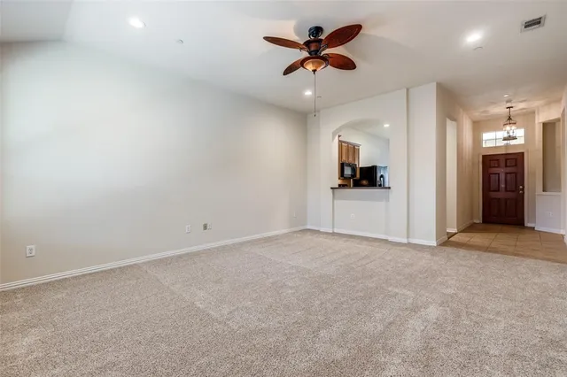 a view of a entrance of the house