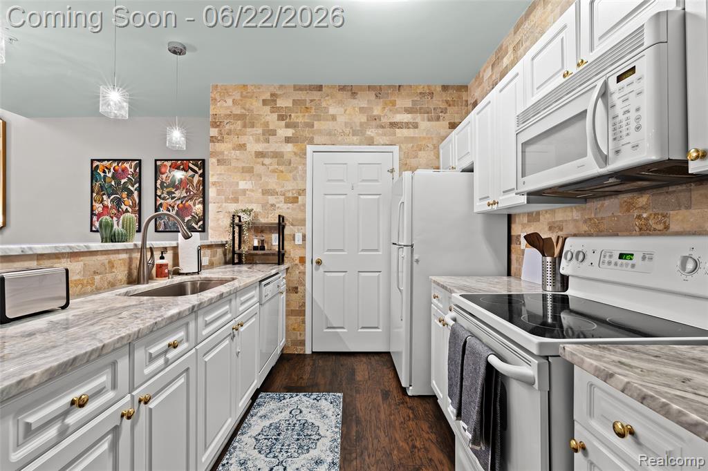 11 North Squirrel Road Auburn Hills, MI 48326 - Photo 15 of 51