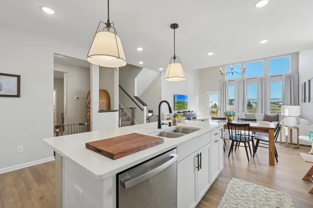 $599,900 | 11865 Upper 30th Street North, Lake Elmo, MN 55042