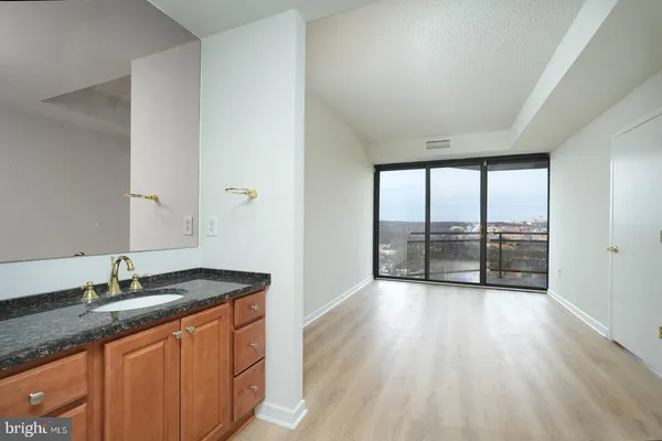 $3,595 | 1530 Key Boulevard, Unit 1202, Arlington, VA 22209