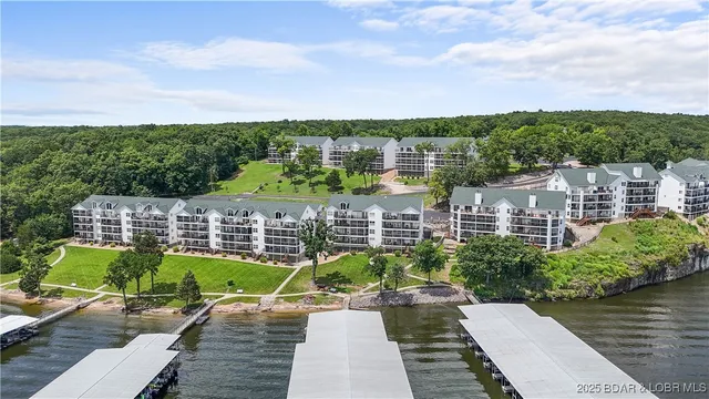 $199,900 | 575 Park Pl Drive, Unit 2B, Kaiser, MO 65047