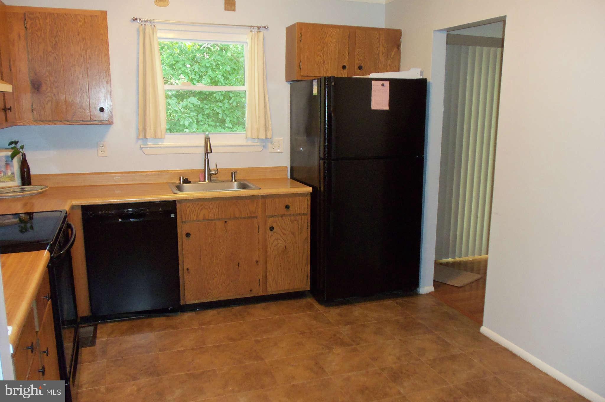 271 Silverleaf Court Arnold, MD 21012 - Photo 2 of 19 a kitchen with a refrigerator and a sink