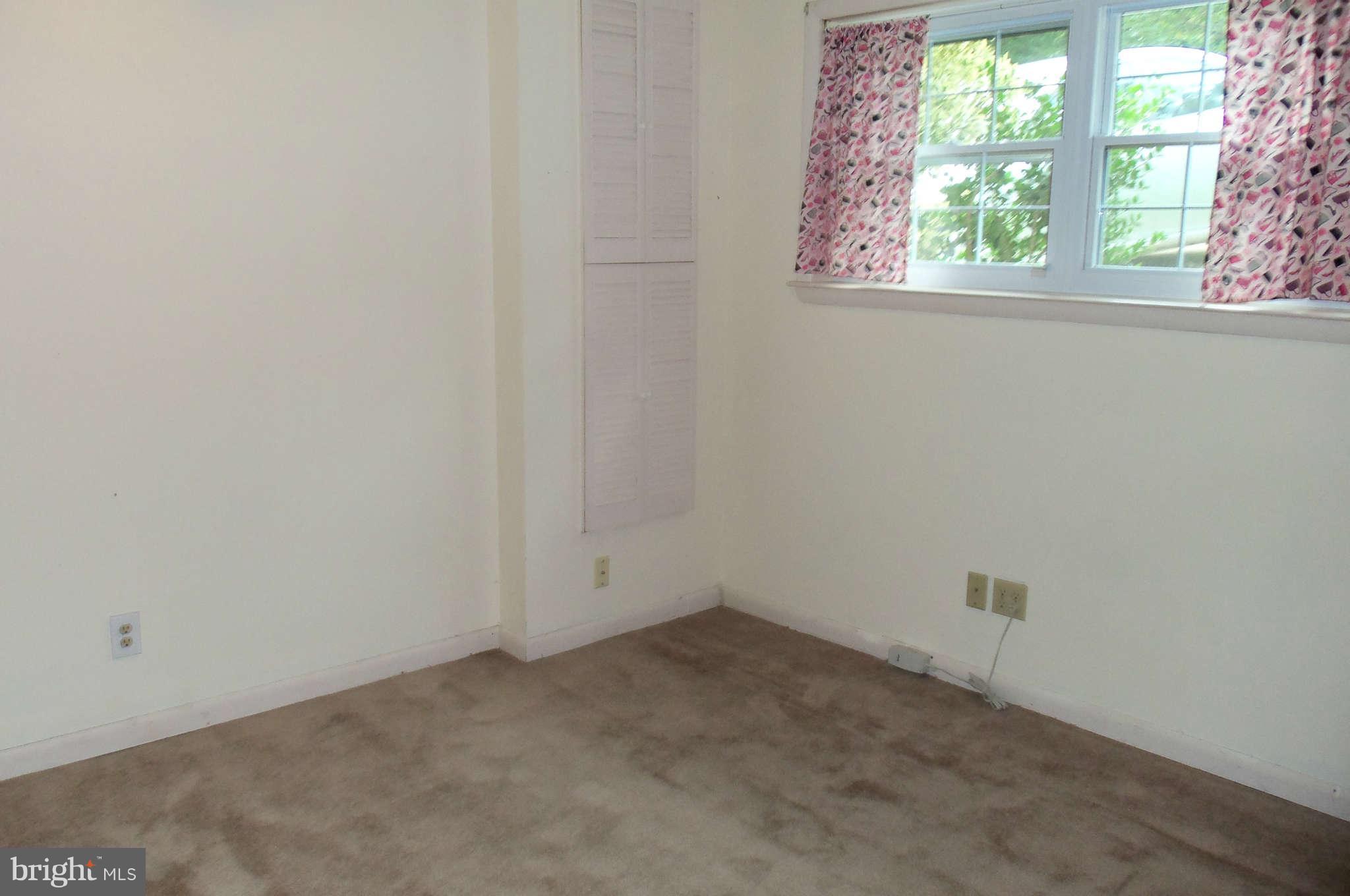 271 Silverleaf Court Arnold, MD 21012 - Photo 11 of 19 an empty room with a window