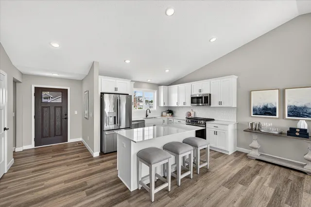 $525,000 | 1401 Woods Road Northeast, Isanti, MN 55040