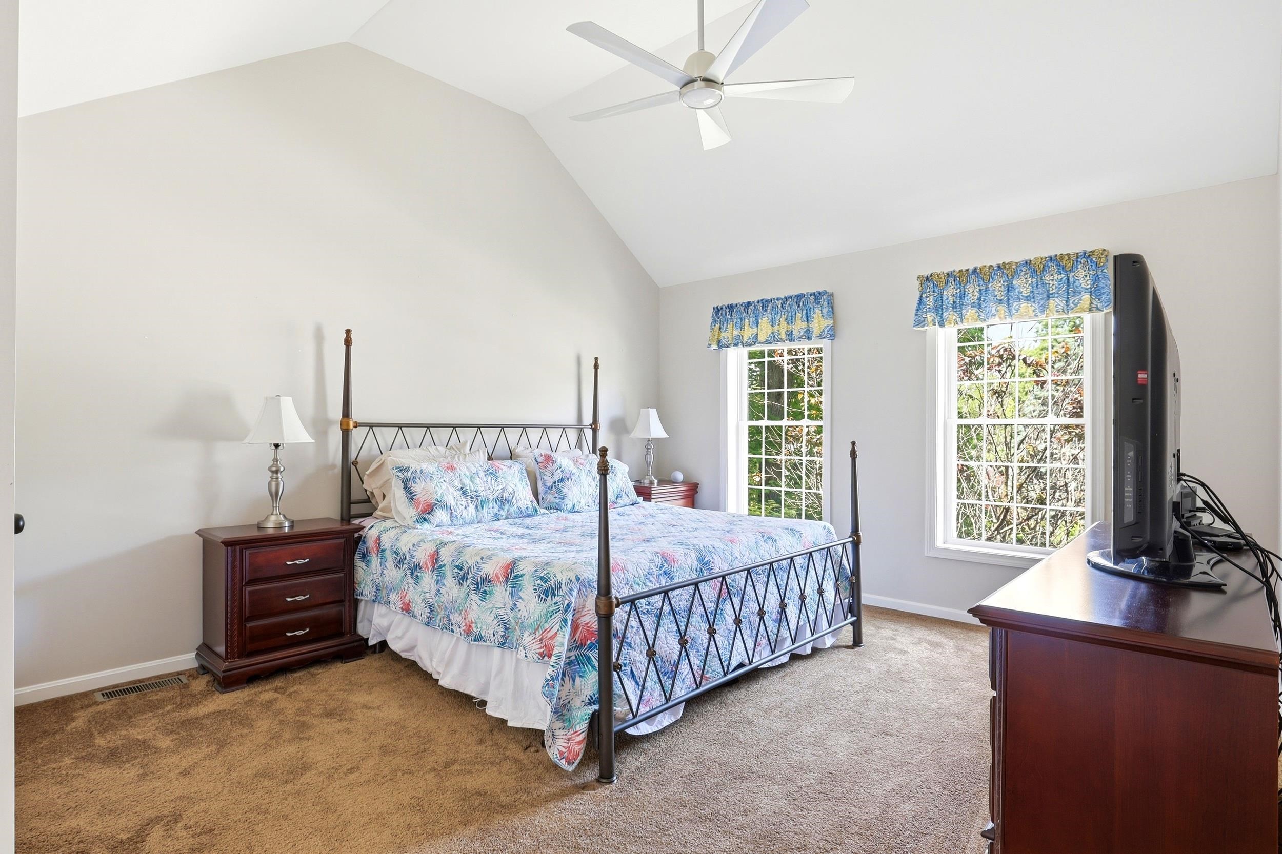 57 Lindsay Road Hooksett, NH 03106 - Photo 22 of 51
