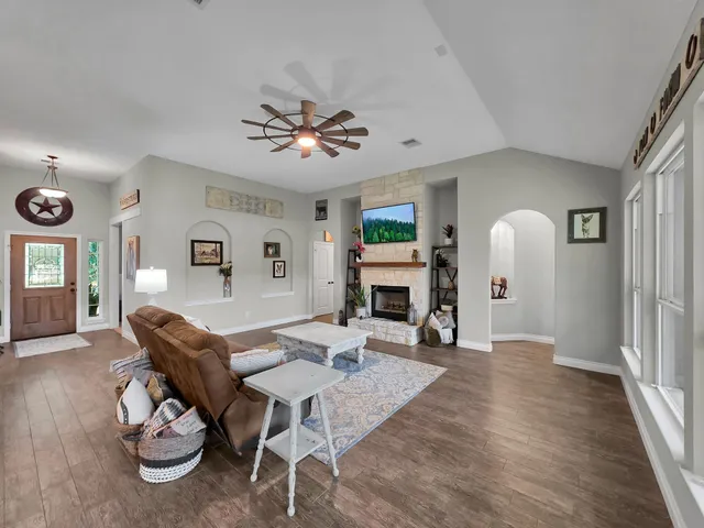 $699,900 | 26600 Carriage Court, Waller, TX 77484