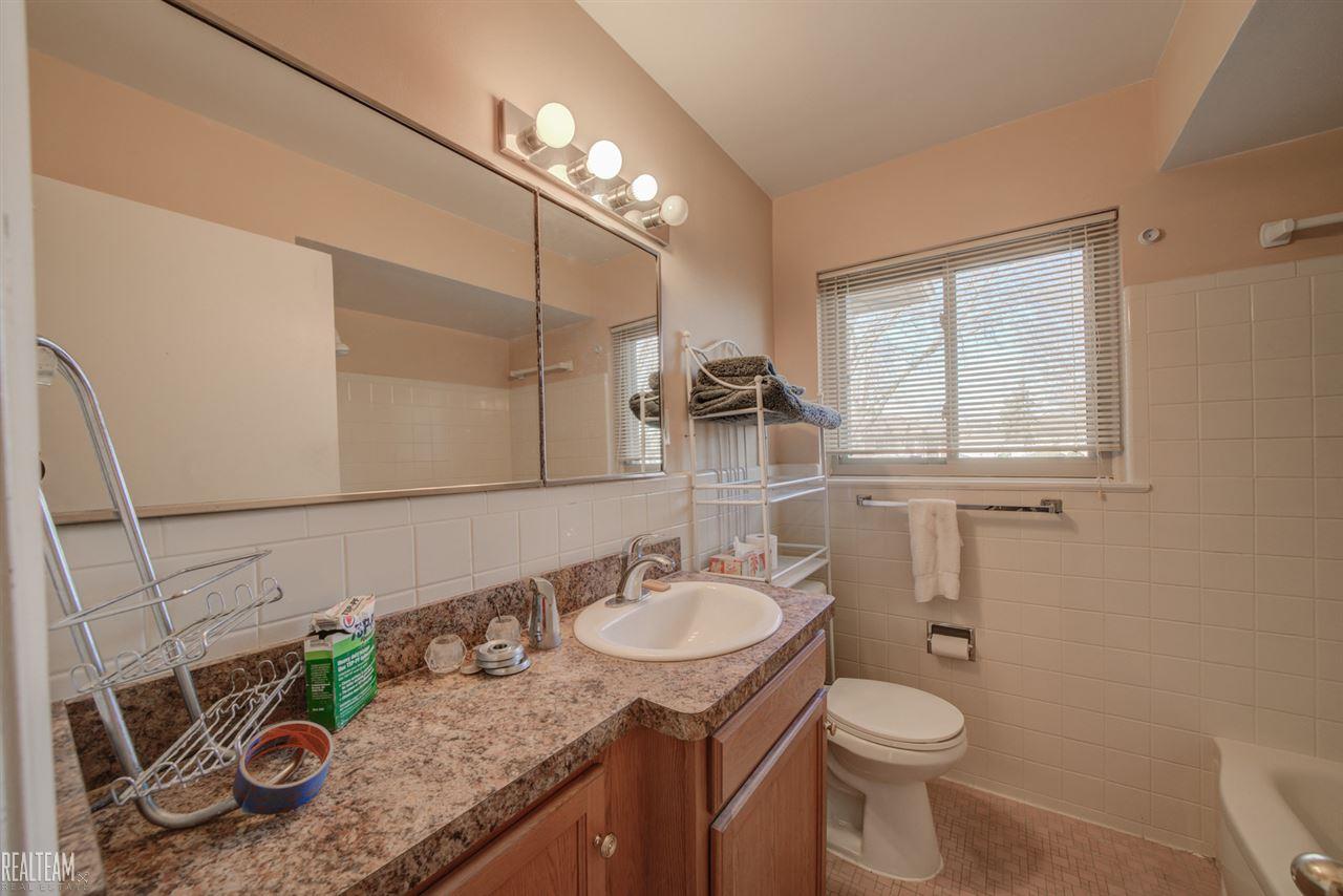 24814 Ridgecroft Avenue Eastpointe, MI 48021 - Photo 10 of 28