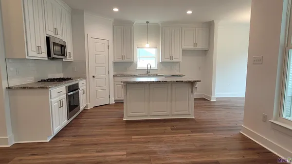 $2,500 | 6911 Garden Hill Drive, Baton Rouge, LA 70817