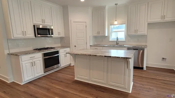 $2,500 | 6911 Garden Hill Drive, Baton Rouge, LA 70817