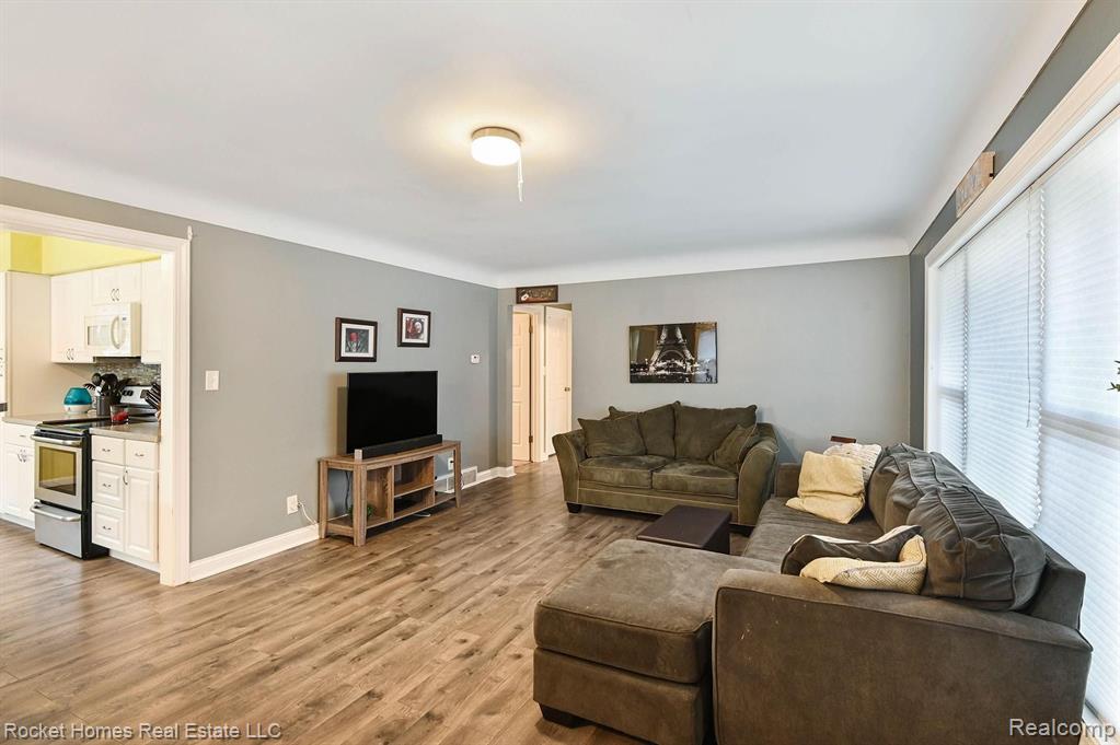 344 West River Road Flushing, MI 48433 - Photo 7 of 20