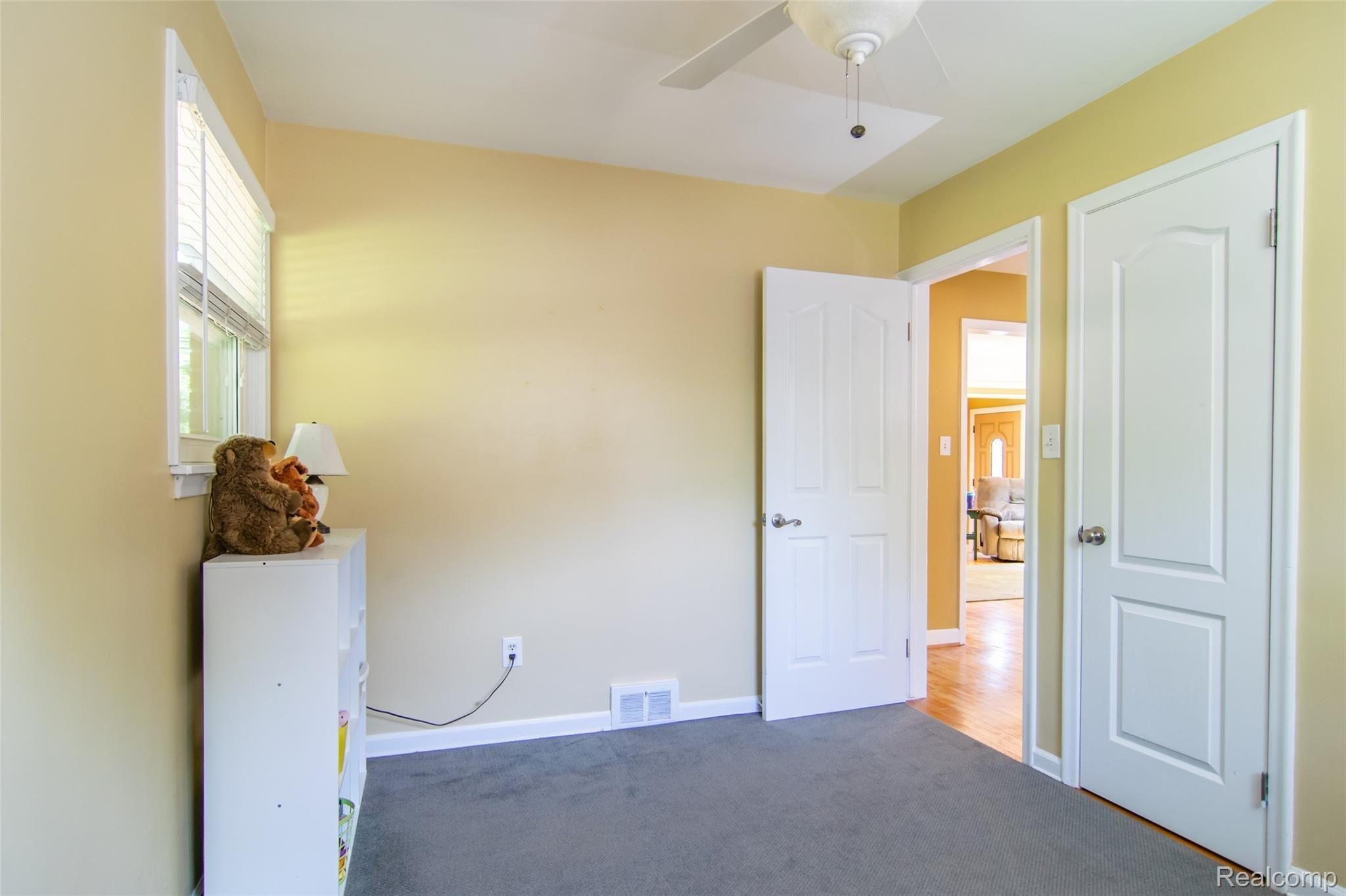 19067 Norwich Road Livonia, MI 48152 - Photo 10 of 24 _DSC0123.jpg
