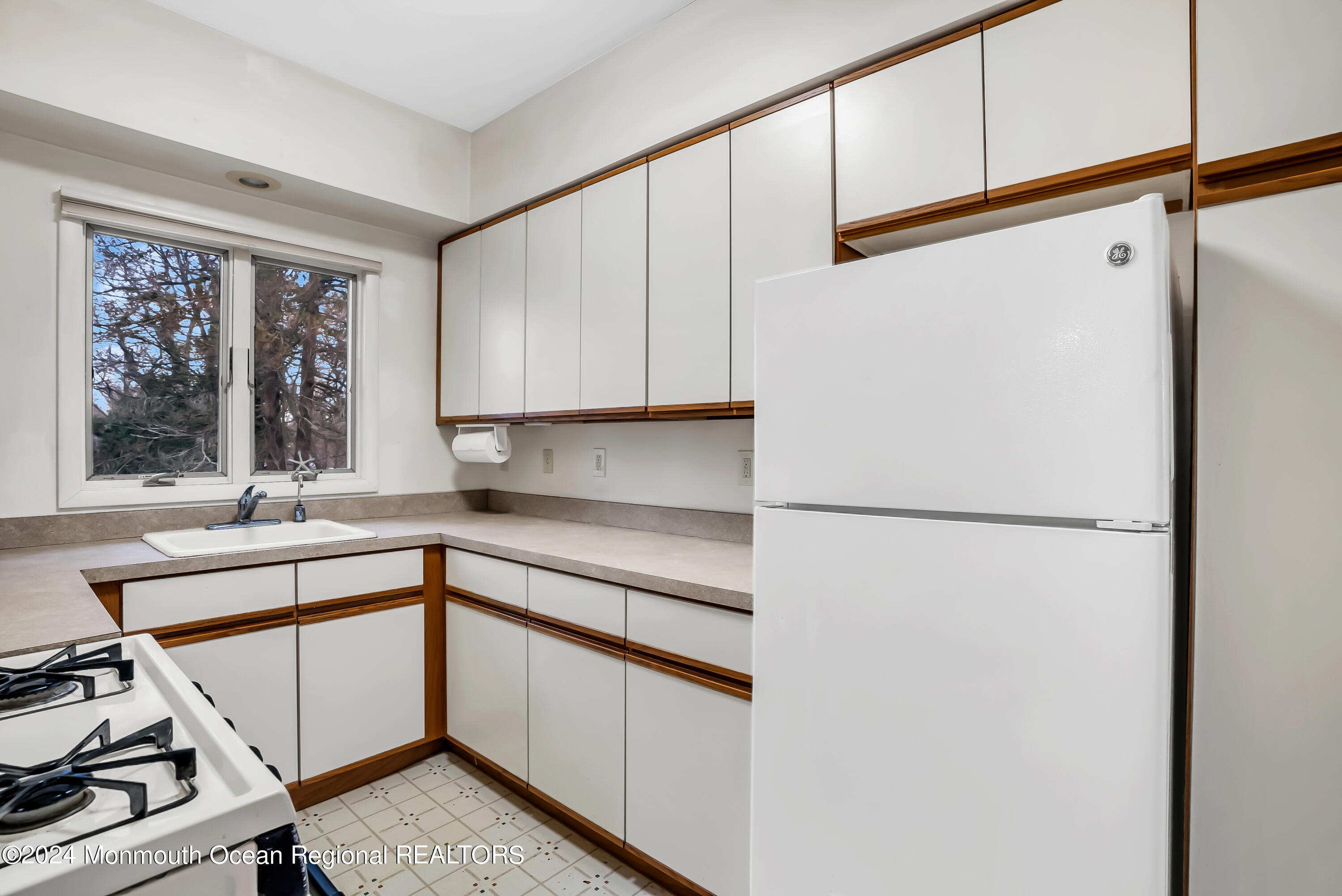 557 Wayside Road Neptune Township, NJ 07753 - Photo 19 of 68 Kitchen