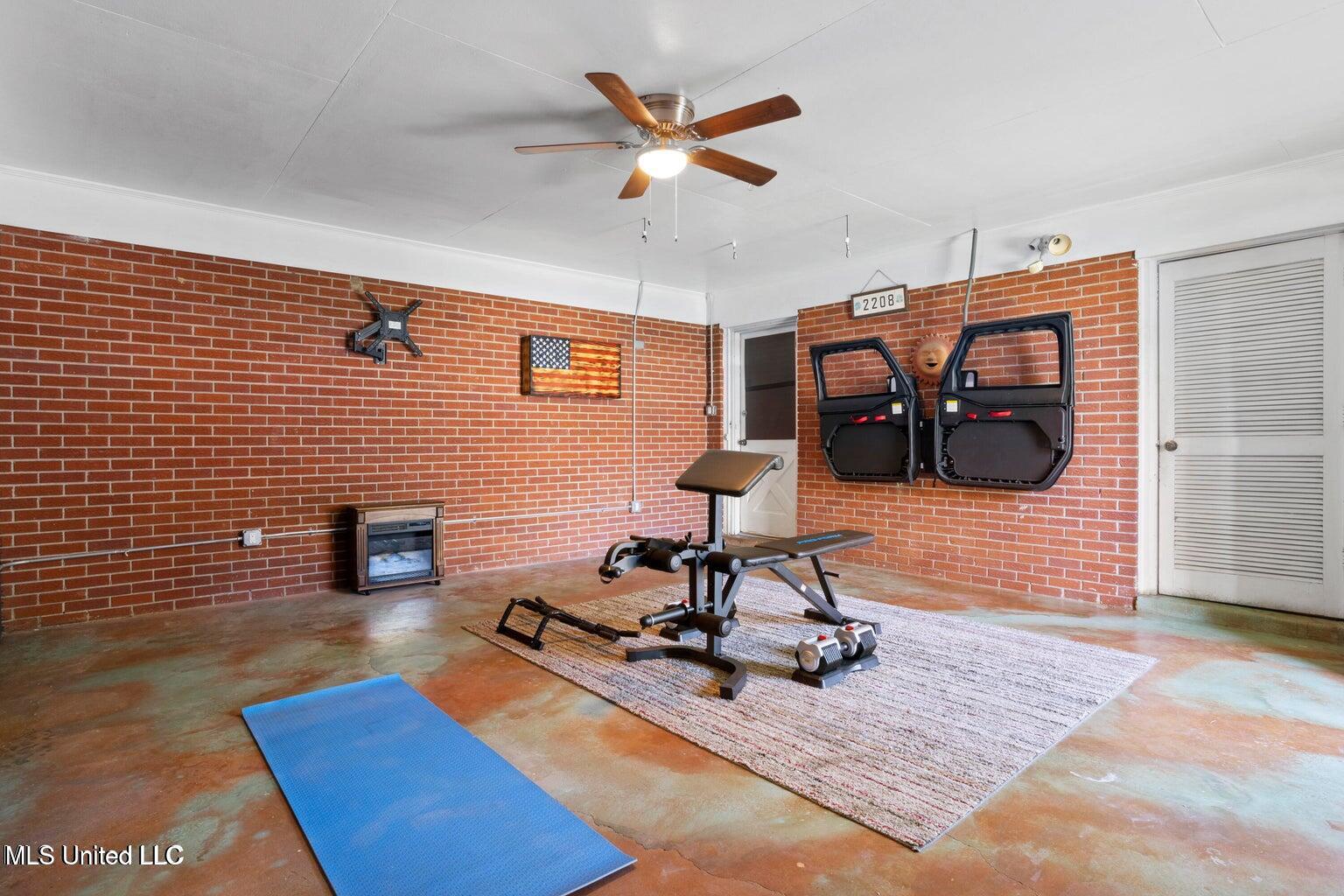 2208 Popp's Ferry Road Biloxi, MS 39532 - Photo 6 of 11 pf12