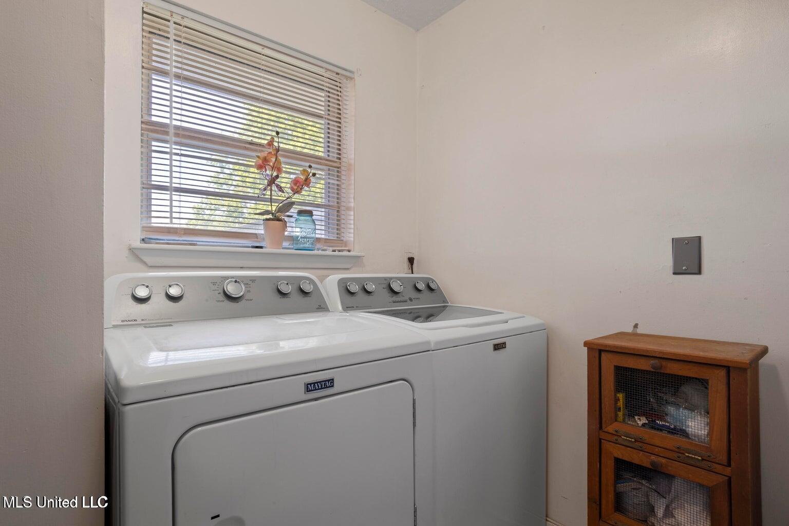 2208 Popp's Ferry Road Biloxi, MS 39532 - Photo 7 of 11 pf13