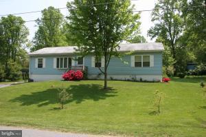 302 Lancaster Avenue Lititz, PA 17543 - Photo 1 of 2 Gallery Image 1