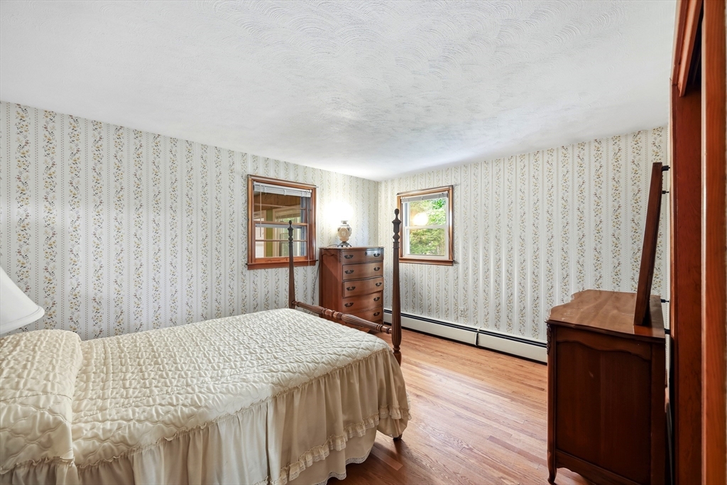 214 Forest Hills Road Springfield, MA 01128 - Photo 10 of 29
