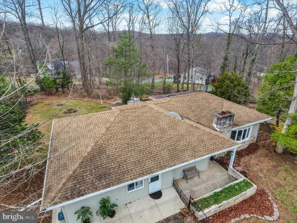 a view of a house with backyard and trees