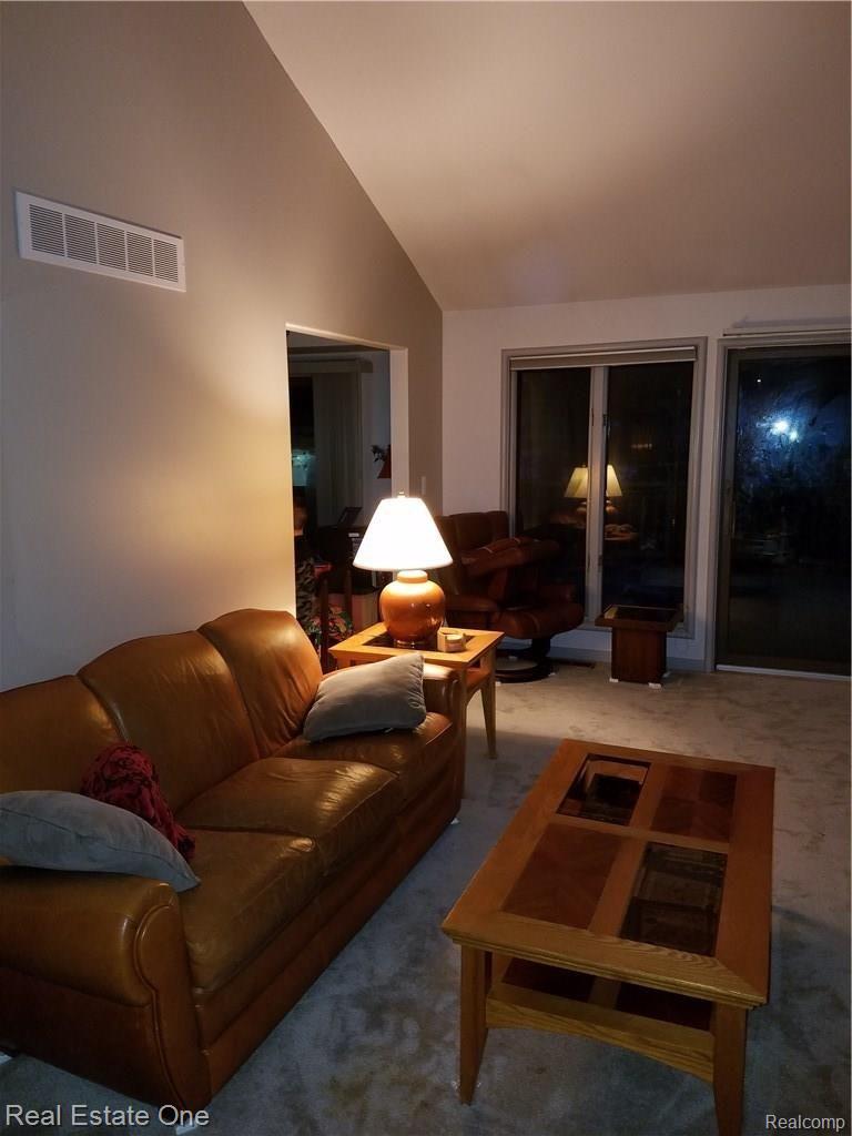 798 Hemingway Road Lake Orion, MI 48362 - Photo 21 of 37 20161228_173317.jpg