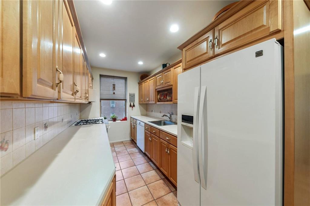 8701 Shore Road, Unit 344 Brooklyn, NY 11209 - Photo 4 of 21 Gallery Image 4