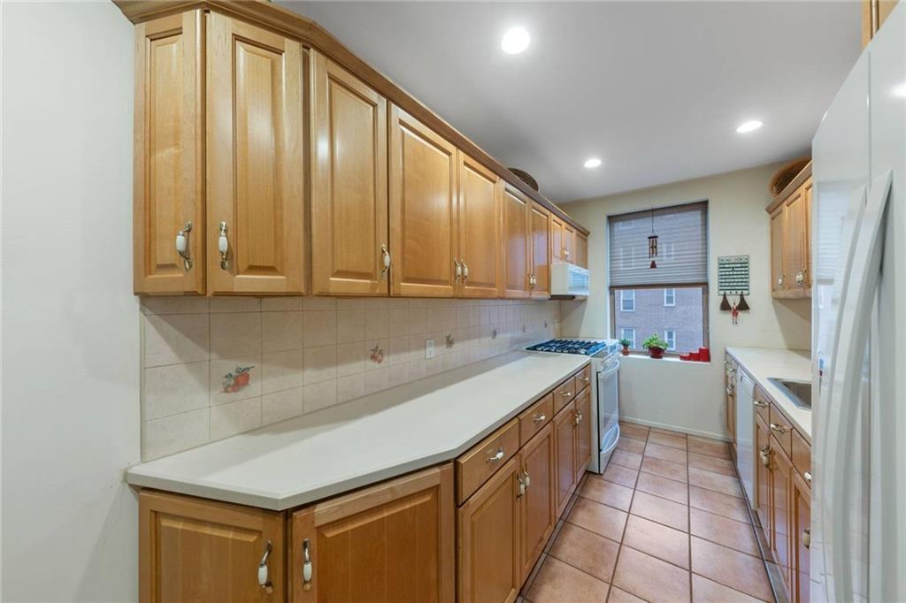 8701 Shore Road, Unit 344 Brooklyn, NY 11209 - Photo 5 of 21 Gallery Image 5