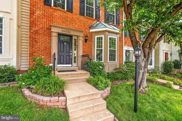 $688,500 | 44000 Kings Arms Square, Ashburn, VA 20147