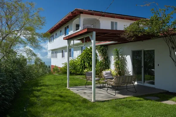 a view of a house with backyard and porch