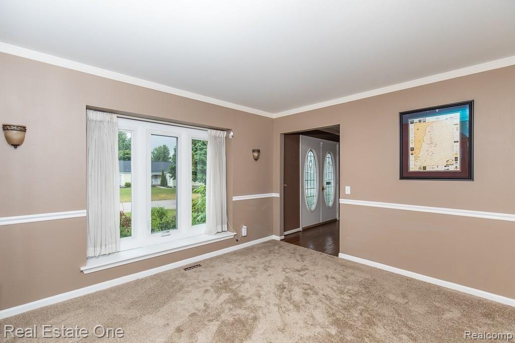 2425 Rancroft Beat Rochester Hills, MI 48306 - Photo 8 of 32