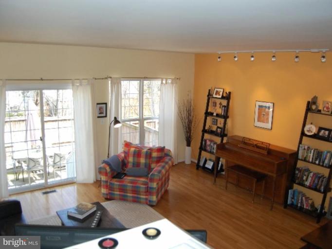 1326 Vintage Place Reston, VA 20194 - Photo 1 of 20 Living Room